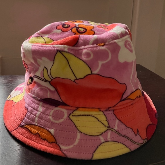 GAP REVERSIBLE BUCKET HAT - Picture 6 of 8